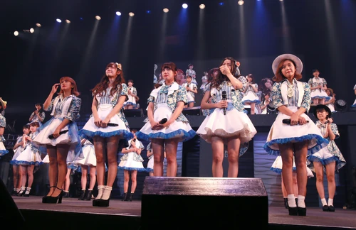 ℃-ute announcing their June 2017 disbandment on stage for the first time on August 20