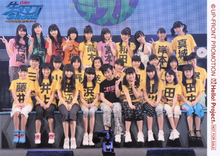 Top L-R: Miyazaki Yuka, Uemura Akari, Kanazawa Tomoko, Otsuka Aina, Takagi Sayuki, Miyamoto Karin, Wada Sakurako, Inaba Manaka, Kishimoto Yumeno, Mashiro Kana Center L-R: Mikame Kana, Yamagishi Riko, Nomura Minami, Sasaki Rikako, Makino Maria, Kaga Kaede, Kosuga Fuyuka, Ichioka Reina, Murota Mizuki Bottom L-R: Fujii Rio, Inoue Hikaru, Tanabe Nanami, Hamaura Ayano, Kaneko Rie, Yoshihashi Kurumi, Ogawa Rena, Taguchi Natsumi, Tanaka Karen