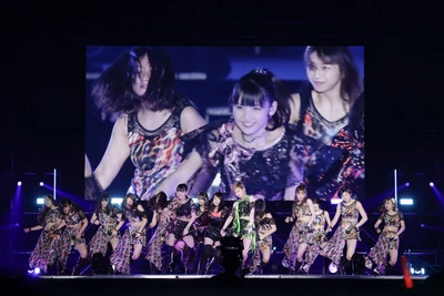Niigaki Risa, Michishige Sayumi, and Sayashi Riho with Morning Musume '19