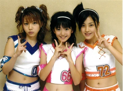 Tanaka Reina, Suzuki Airi, and Natsuyaki Miyabi