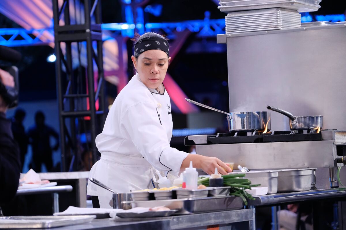 Red Team Comfort - Hell's Kitchen Season 20 Episode 5 - TV Fanatic