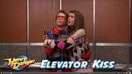 Elevator Kiss3