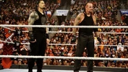 l'Undertaker et Roman Reigns.