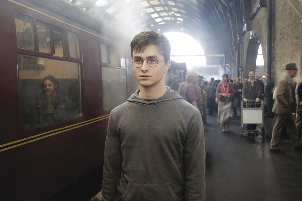 Univers Harry Potter on X: Bon anniversaire au jeune Toby Papworth, qui a  interprété Harry Potter bébé dans le dernier film. Et là quand on voit la  photo, on se dit 
