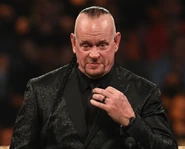 L'Undertaker devient émotif après avoir été intronisé au Temple de la Renommée par son ami M. McMahon