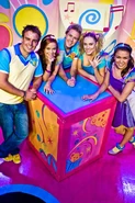 Hi5-turnthemusicup.jpg (43 KB)