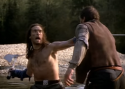 MacLeod sur le point de décapiter Cole.