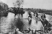 Sowiecka piechota przekracza Doniec 1943