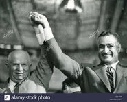 Gamal-abdel-nasser-1918-1970-segundo-presidente-de-egipto-con-nikita-kruschev-en-mayo-de-1964-c8a4fw