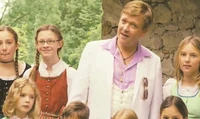 Burgdorf sings with the kids in Männerherzen.