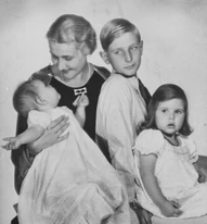 Harald (Top right) with his mother Magda and her first two daughters, Helga and Hilde
