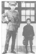 Chiang Kai-shek y su hijo Chiang Wei-kuo