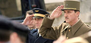 De Gaulle saludando al estilo militar