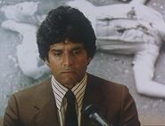 Erik Estrada interpretando a Alejo Maldonado