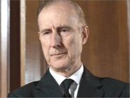 James Cromwell como Felipe de Edimburgo