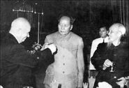 Nikita Krushchev, Mao Tse-Tung y Ho