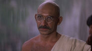 Ben Kingsley como Mahatma Gandhi