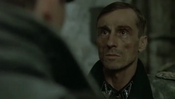 Monhkhe staring Gunsche.png
