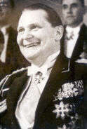 Göring sonriendo
