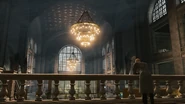Agent 47 overlooking the Teller Hall of the bank.
