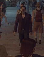 Рензо идёт в толпе