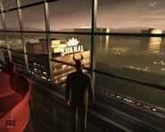 Вид на казино Шамаль с верхних этажей клуба «Акула», комната Евы