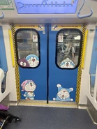 東鐵綫「多啦A夢」主題列車車門