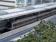 列車到達觀塘站（2022年9月）