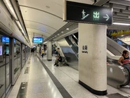 南港島綫月台（2023年9月）