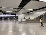Admiralty Station platform 8 with staff 15-05-2022(5)