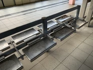 沙田圍站隨車站啟用時安裝的座椅