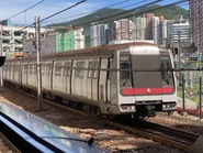 列車正駛入杏花邨站