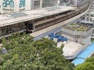 列車到達觀塘站（2022年11月）