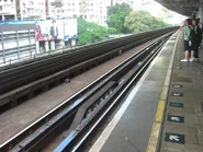 1號月台路軌（2011年7月，安裝月台閘門前）