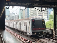 列車正進入葵芳站