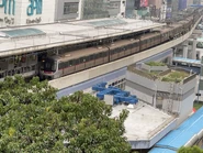 列車到達觀塘站（2022年11月）