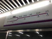 幕門上貼有將軍澳綫路綫圖（2017年5月）