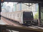 隸屬觀塘綫／將軍澳綫的列車（A127/A124）行走荃灣綫