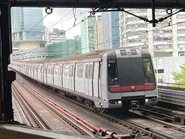 列車正進入葵芳站