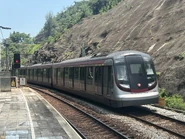 列車正駛入大學站