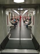 將軍澳綫列車車廂接駁位（2009年6月）