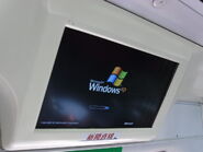 東鐵綫MLR的新聞直線系統發生故障，一整抽列車都只顯示Windows的開機畫面