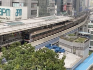 列車到達觀塘站（2022年11月）