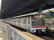 列車正準備停靠葵芳站（迪士尼樂園主題列車）