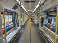 D100-D102「多啦A夢主題列車」的普通等車廂（2024年6月）