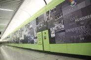 往A出口通道牆身有香港大學展覽板