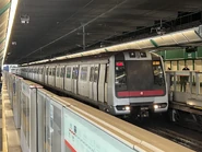 列車正準備停靠葵芳站