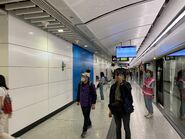 Admiralty Station platform 8 with staff 15-05-2022(2)