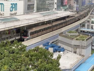 列車到達觀塘站（2022年11月）