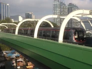 列車正途經香港仔海峽大橋（2017年1月）